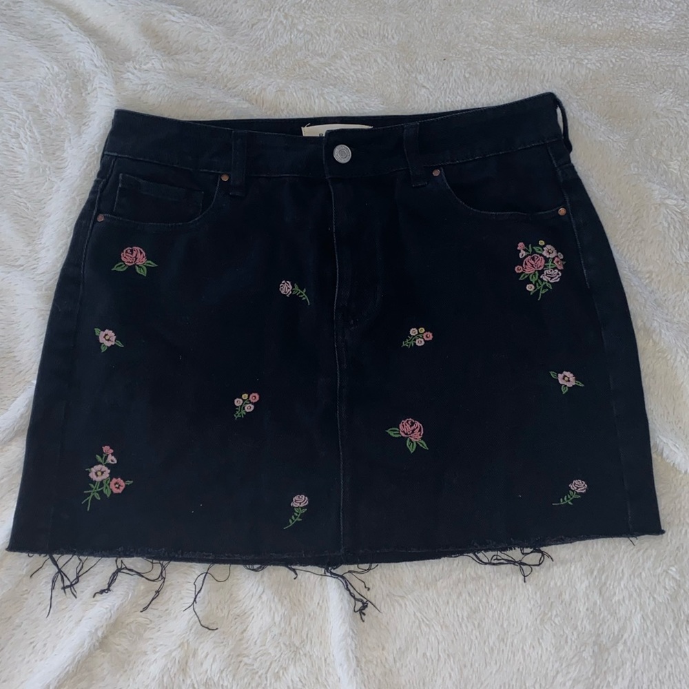 Pacsun | Flower Embroidered Skirt